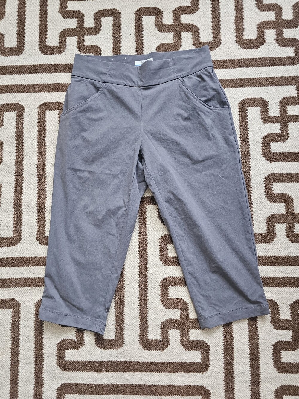 🩶Columbia Women's Performance Capri Shorts - Gray